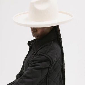 Gigi pip Maude pencil brim hat, gently worn and in great condition!
